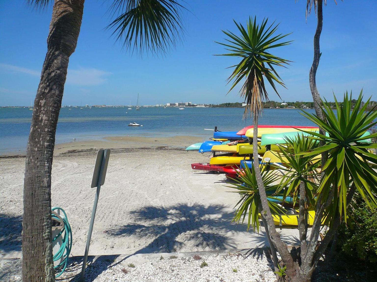 Affordable Two Bedroom Tropical Condo - Private Beach, Pools, Hot Tub St. Petersburg Exterior photo