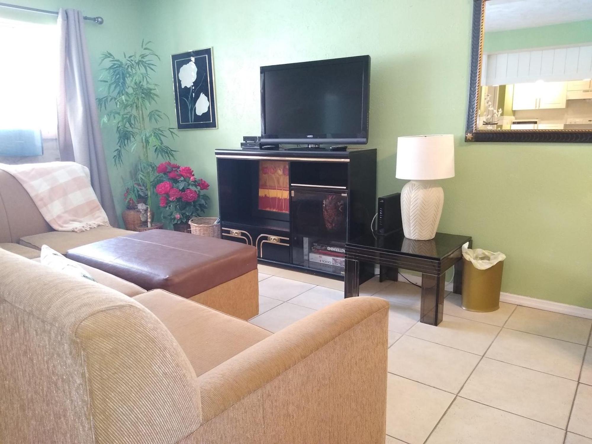 Affordable Two Bedroom Tropical Condo - Private Beach, Pools, Hot Tub St. Petersburg Exterior photo